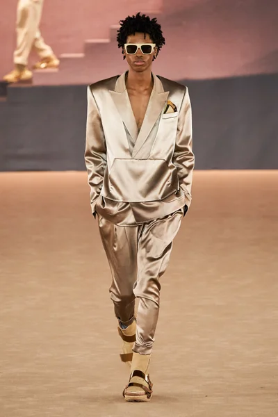 Look 10